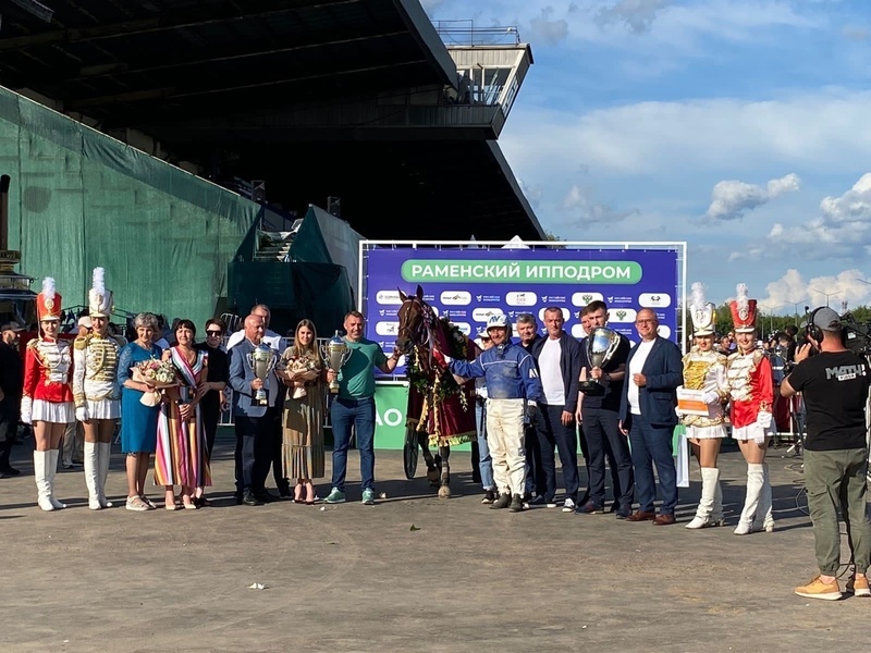 Она блистала в Она блистала в